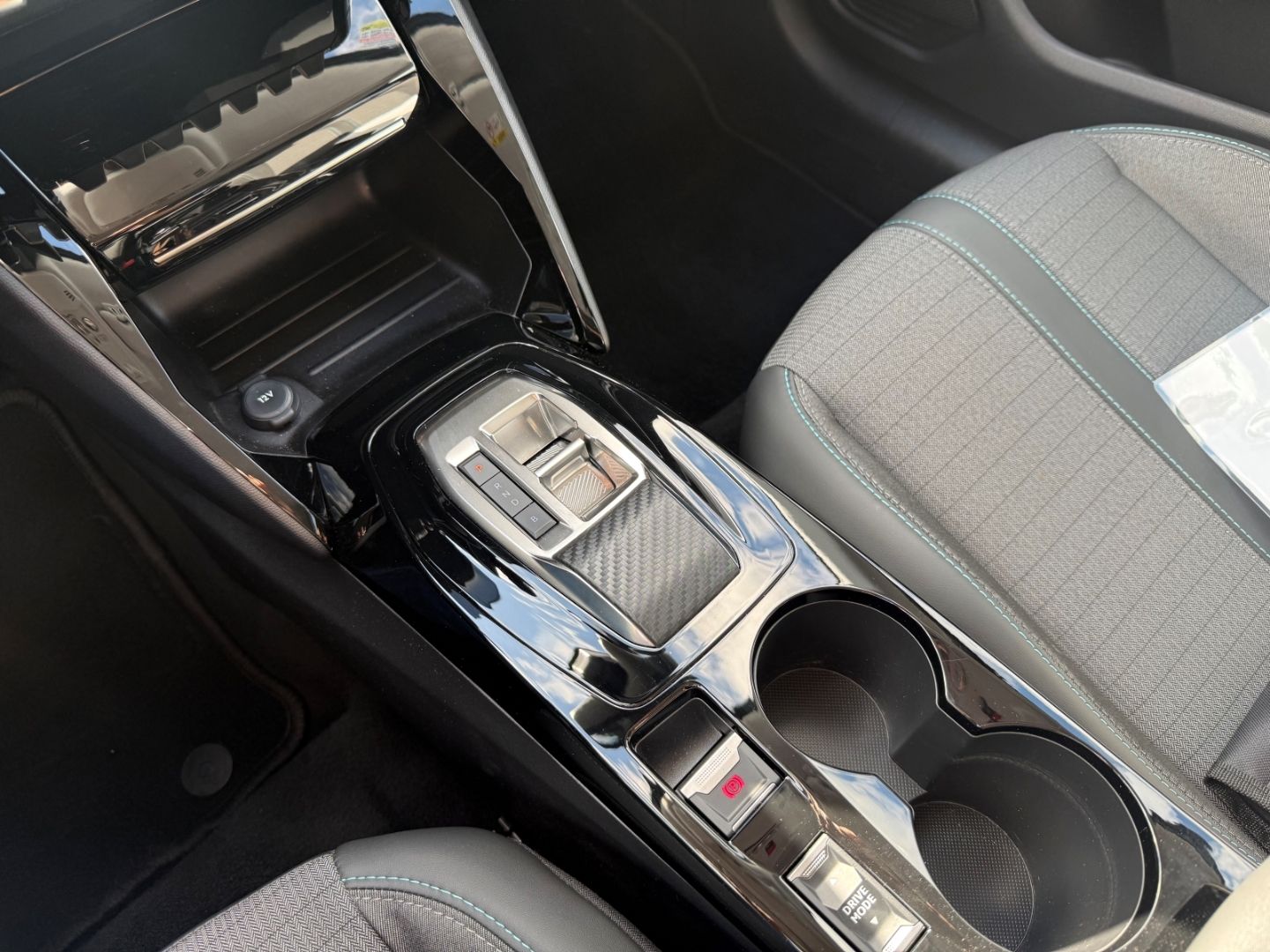 Fahrzeugabbildung Peugeot 208 -e Allure Pack SHZ+Kamera+11KW Schnelllader