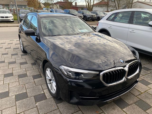 BMW 520d xDrive Touring A  Live Cockp Navi Parkassis