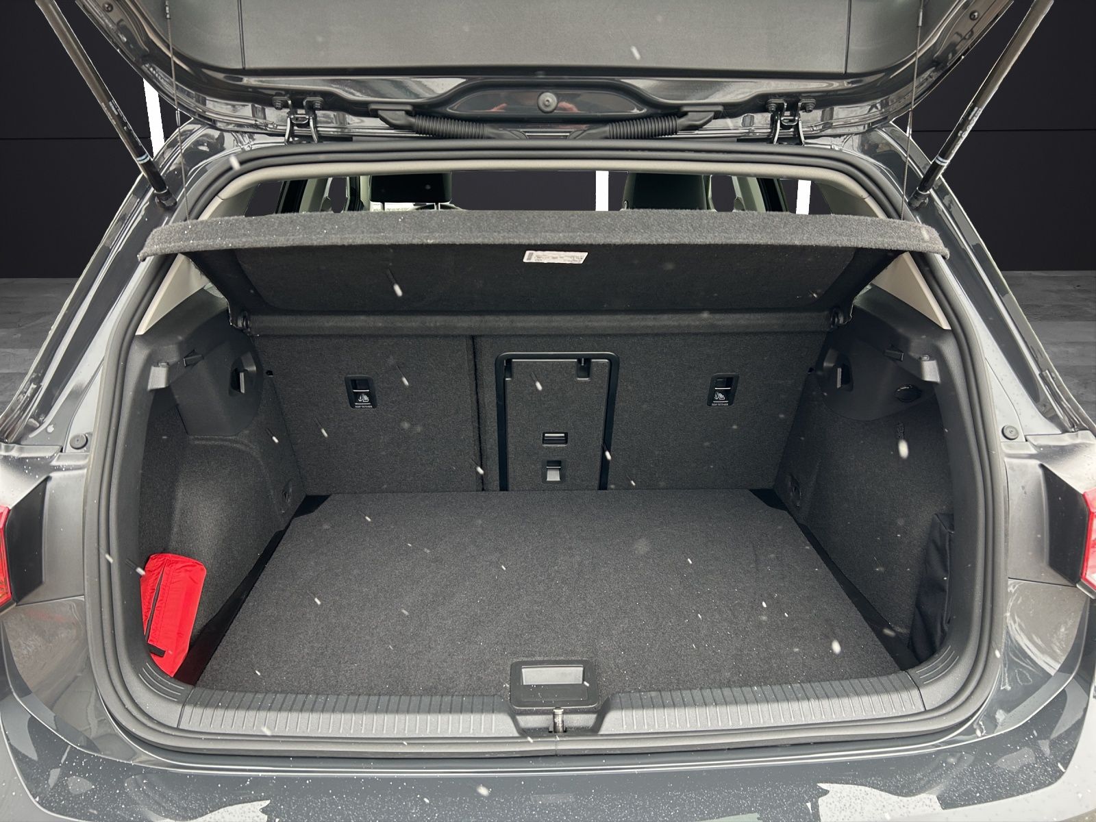 Fahrzeugabbildung Volkswagen Golf VIII TSI Move Climatronic AID PDC SH LM