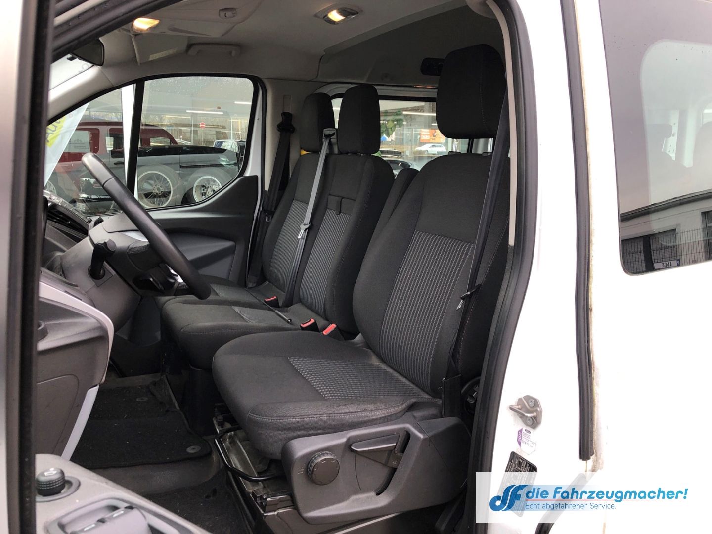 Fahrzeugabbildung Ford Transit Custom 300 L1H2 Trend 2.2 TDCi *1321*KLI