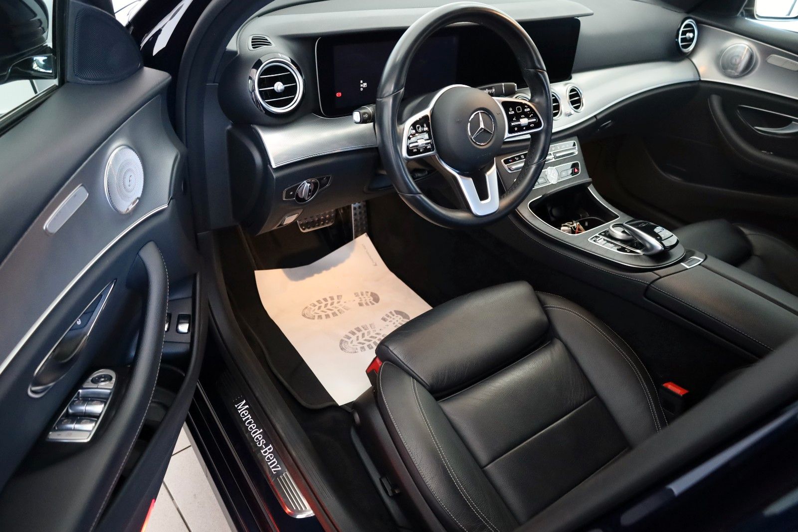 Fahrzeugabbildung Mercedes-Benz E 300de Lim. Leder,Navi,LED,Burmester,Park Paket