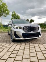 BMW iX1 xDrive30-SpaceSilver MSport+HUD/Harman+WR - BMW iX1 in Leipzig
