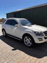 Mercedes-Benz ML 300 CDI 4MATIC BlueEFFICIENCY - - Mercedes-Benz ML 300: Cdi 4matic