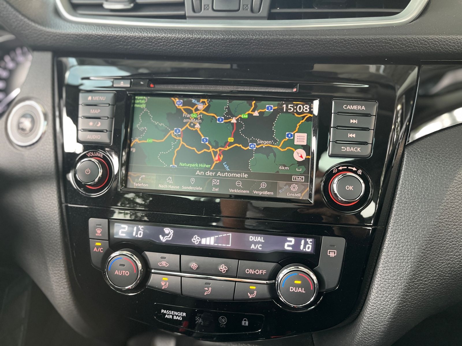 Fahrzeugabbildung Nissan Qashqai Zama AHK PANO NAV RFK SHZ