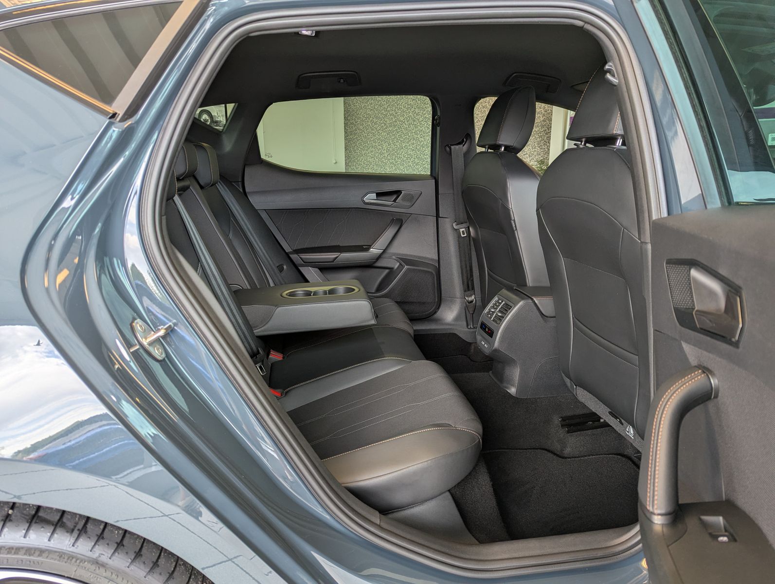Fahrzeugabbildung CUPRA Leon 1.5 e-Hybrid Matrix Edge-Intelligent-Paket