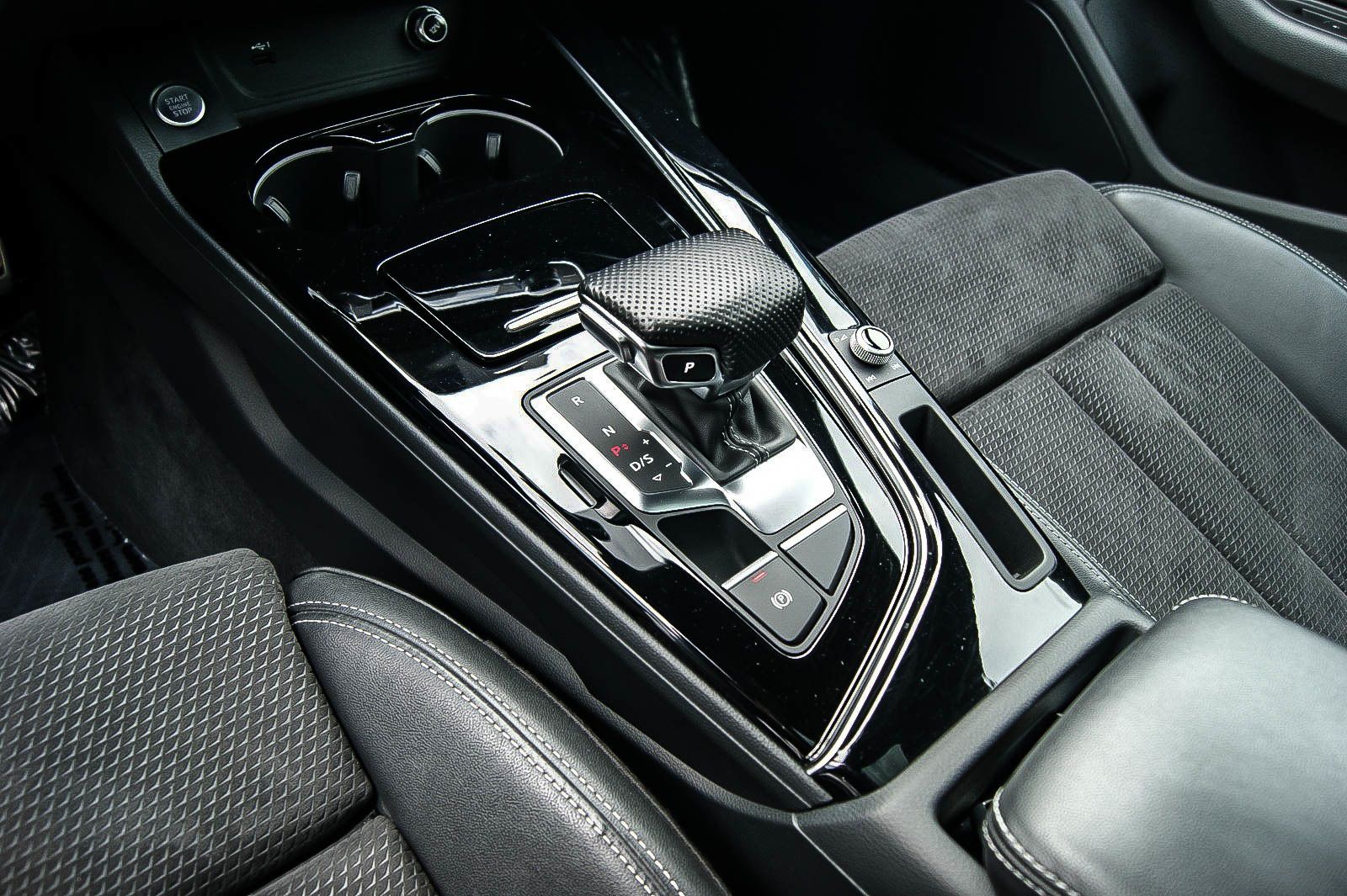 Fahrzeugabbildung Audi A4 Avant 35 TFSI S line TURBOBLAU PANORAMA STHZG