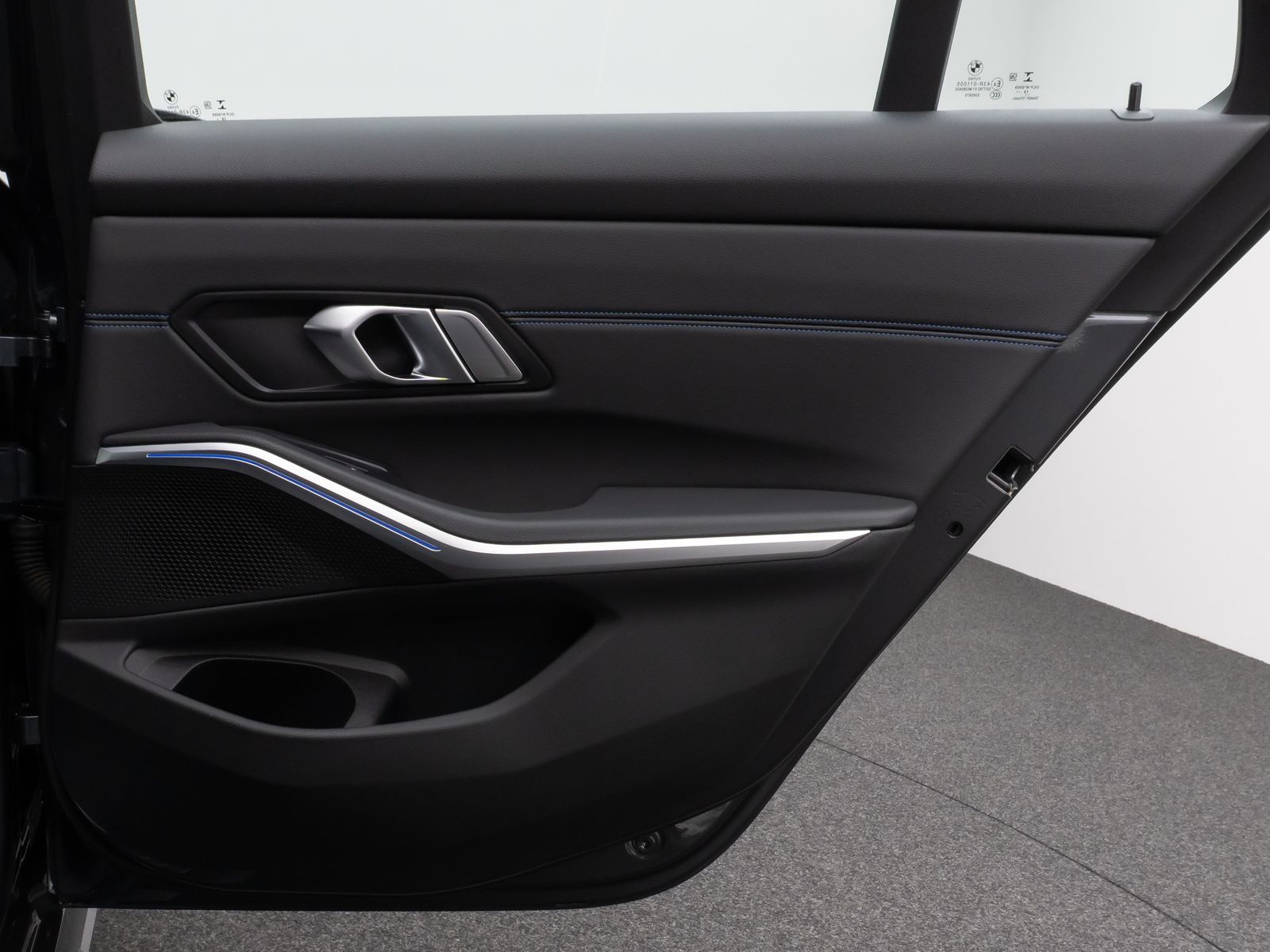 Fahrzeugabbildung BMW 330d M Sport HiFi Lenkradheiz AHK Komfort 18Zoll