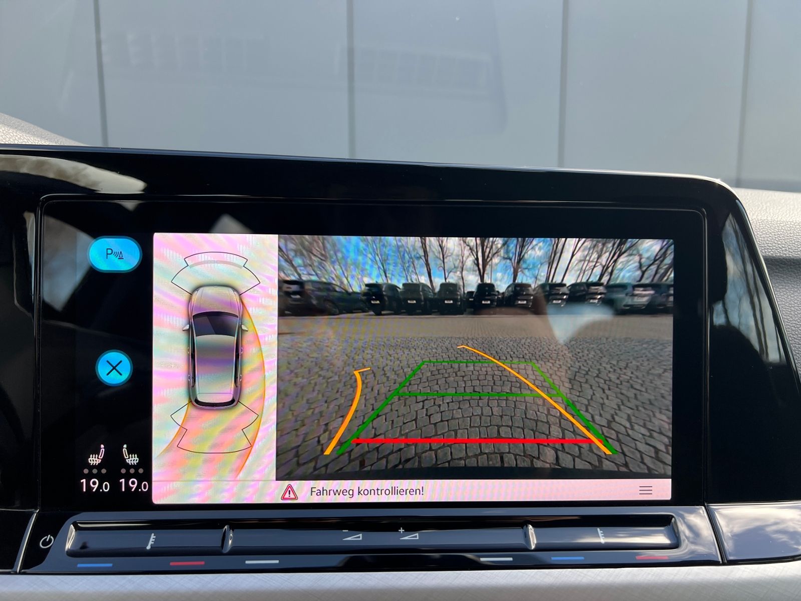 Fahrzeugabbildung Volkswagen Golf VIII 1.5 eTSI Life *AHK, Navi, AppConnect,