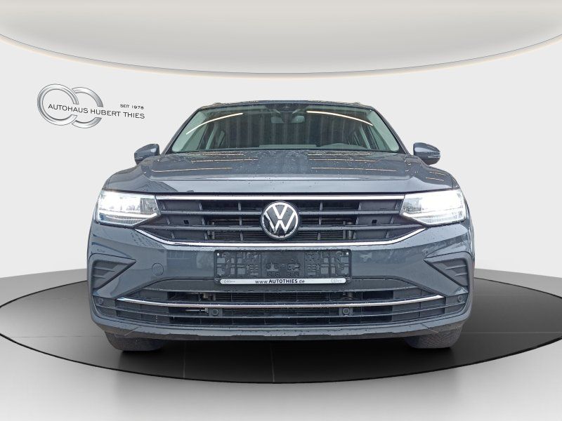 Fahrzeugabbildung Volkswagen Tiguan 1.5 TSI Active   ACC+KAMERA+NAVI+SMART-LI