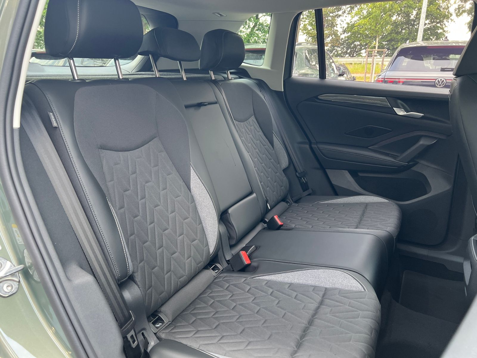 Fahrzeugabbildung Volkswagen Tiguan  ENERGY 2.0 TDI DSG *AHK, Navi, Ganzjahre