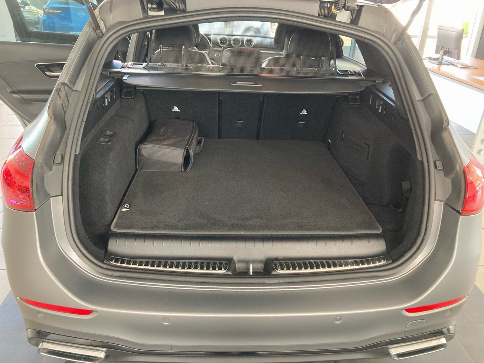 Fahrzeugabbildung Mercedes-Benz C 300 e T AMG*Pano*AHK*HUD*Distronic*Sound*360°*