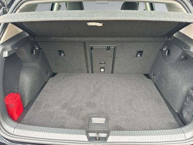 Golf VIII 2.0 TDI Life LED+NAVI+ACC+EINPARKH+SHZ