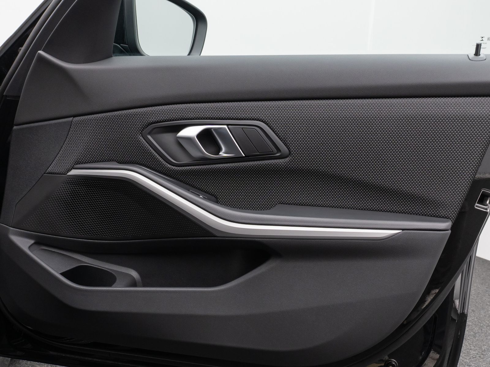 Fahrzeugabbildung BMW 330e Panorama Kamera DAB WLAN Lenkrhzg Alarm LED