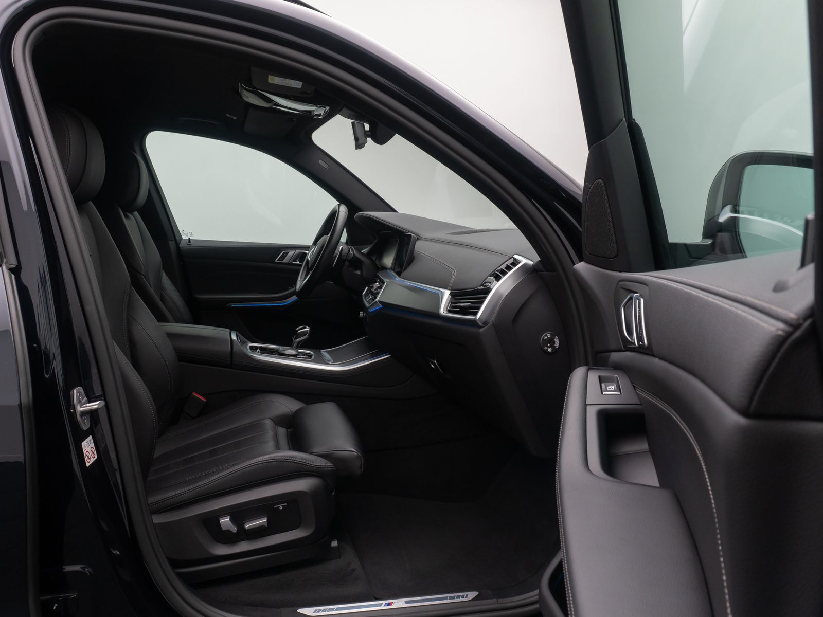 Fahrzeugabbildung BMW X5 xD45e M Sport HUD AHK DAB 360° Laser 22Zoll