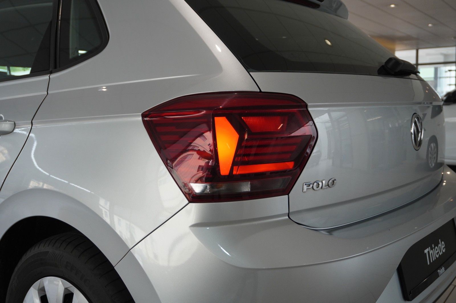 Fahrzeugabbildung Volkswagen Polo VI 1.0 TSI COMFORTLINE LED/KLIMA/SHZ/USB