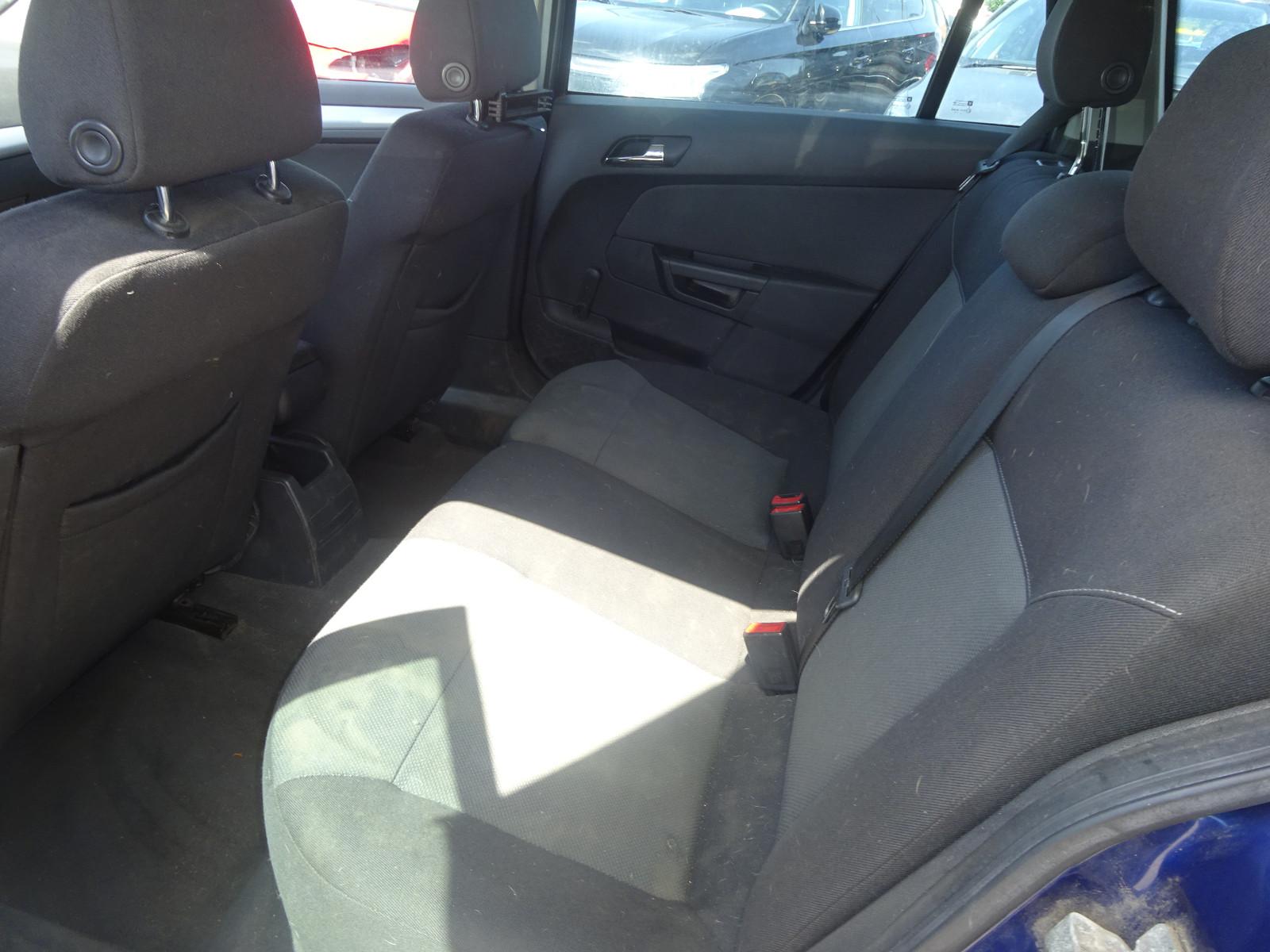 Opel Astra 2006 — photo 8