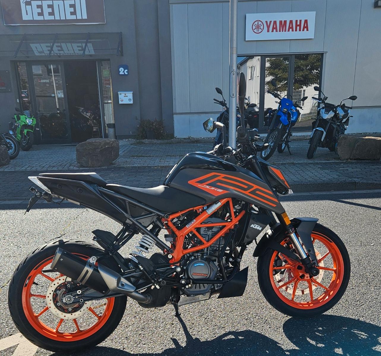 KTM Duke 125