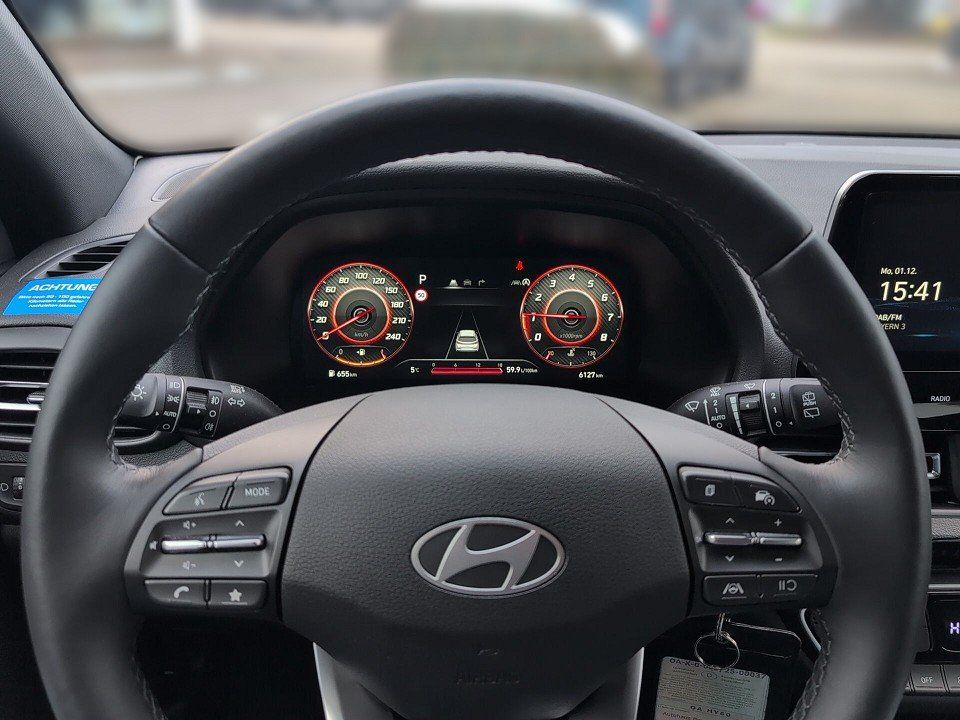 Fahrzeugabbildung Hyundai i30 KOMBI 1.0T AT ADVANTAGE QI+NAVI+2xSHZ+KAMERA