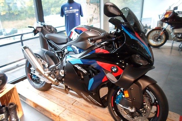 Fahrzeugabbildung BMW M1000RR mit Competition Paket sofort verfügbar