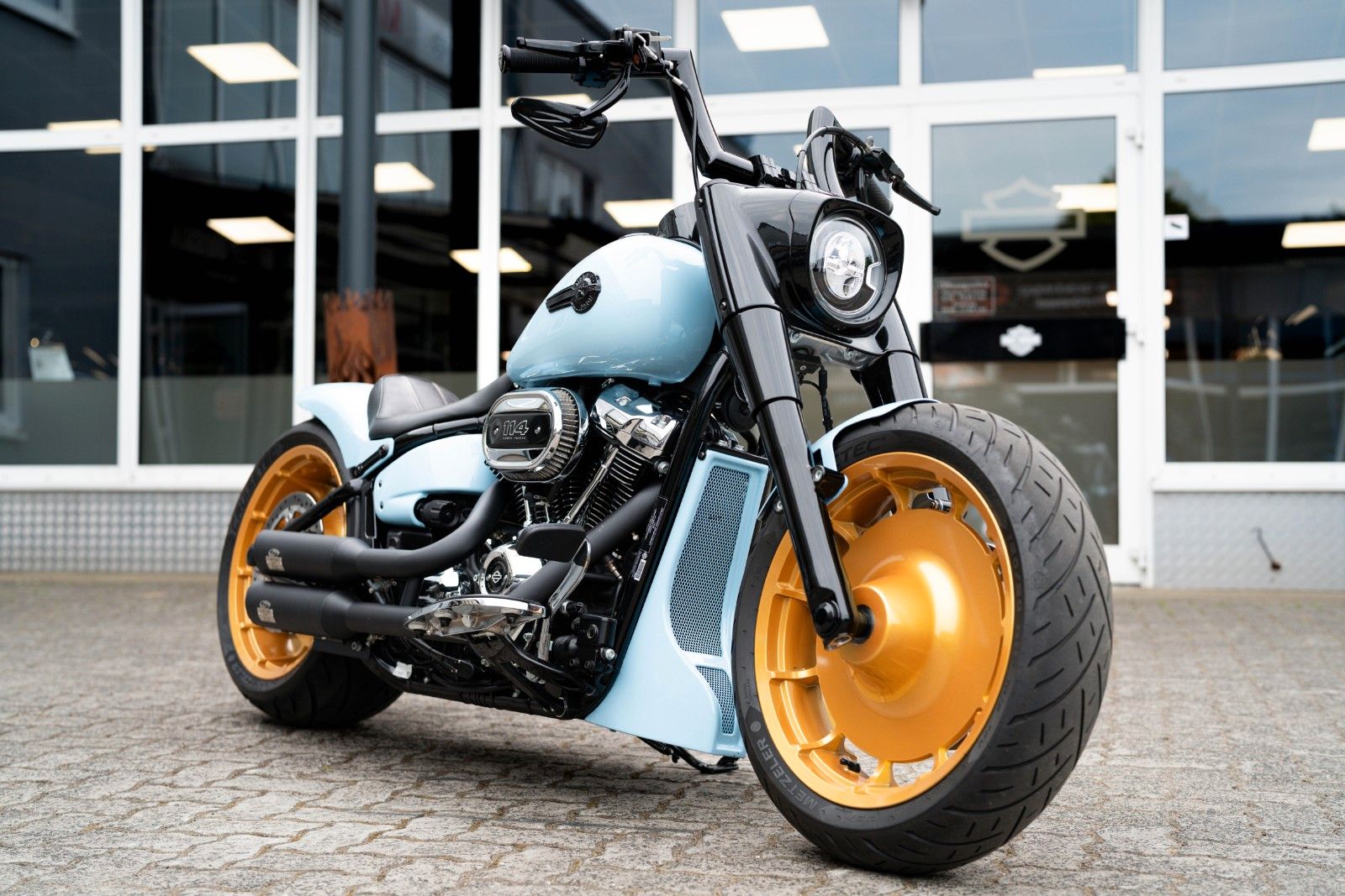 Fahrzeugabbildung Harley-Davidson Light Blue FAT BOY FLFBS 114 - Jekill & Hyde-