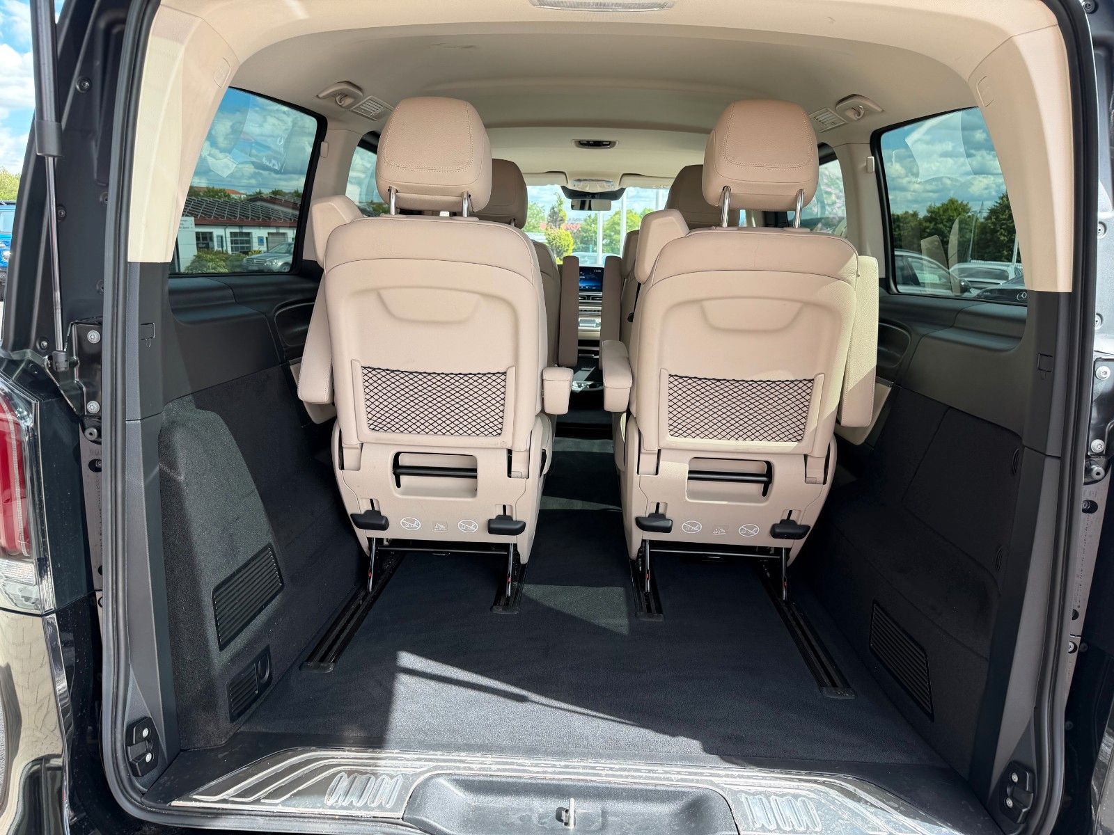 Fahrzeugabbildung Mercedes-Benz V 300 d AVA DISTRONIC 360Kamera