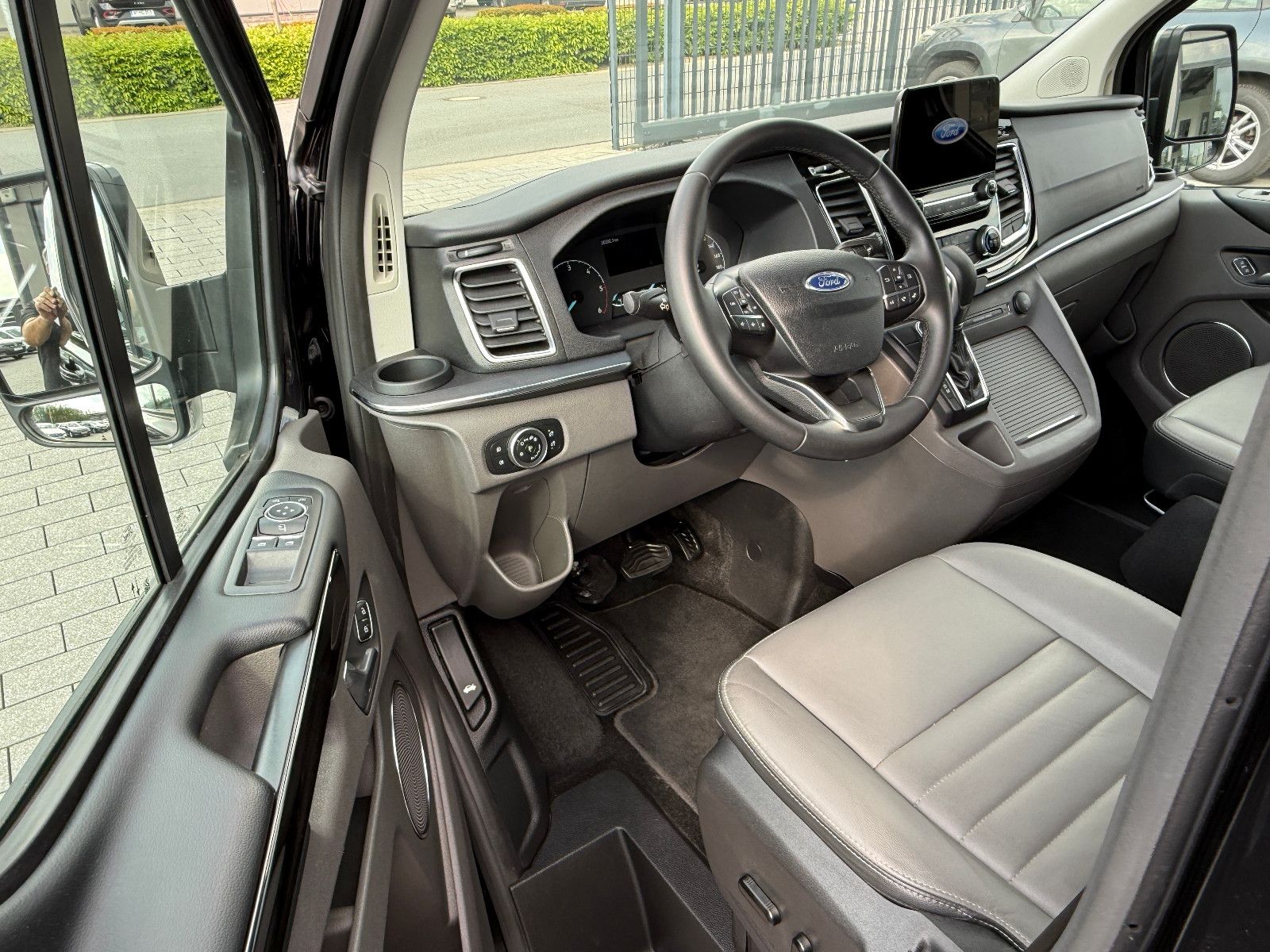 Fahrzeugabbildung Ford Transit/Tourneo Custom Kombi 320 L2 Tourneo Tita