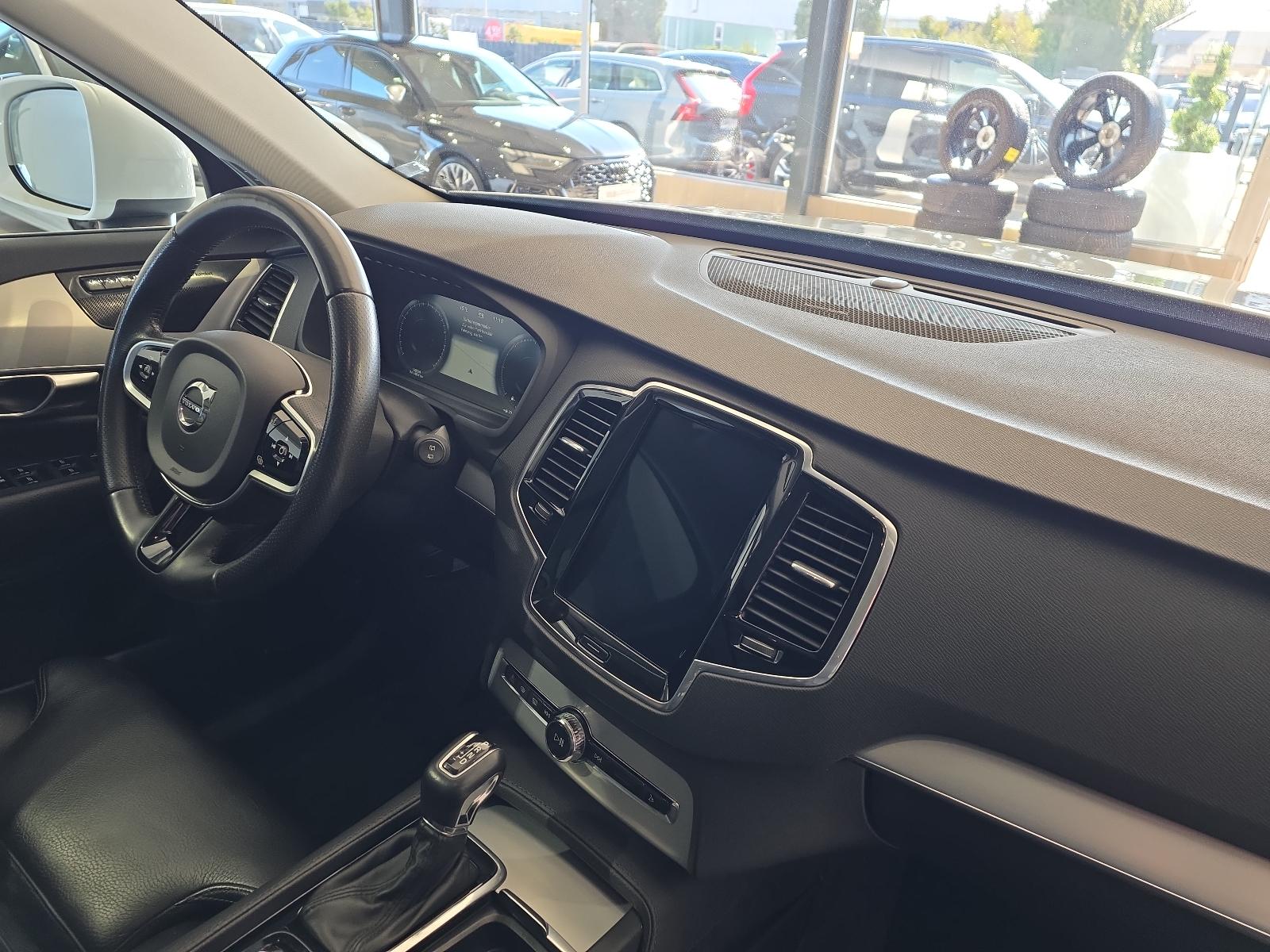 Volvo XC90 D5 Momentum AWD AHK Pano FourC 360° WinterP