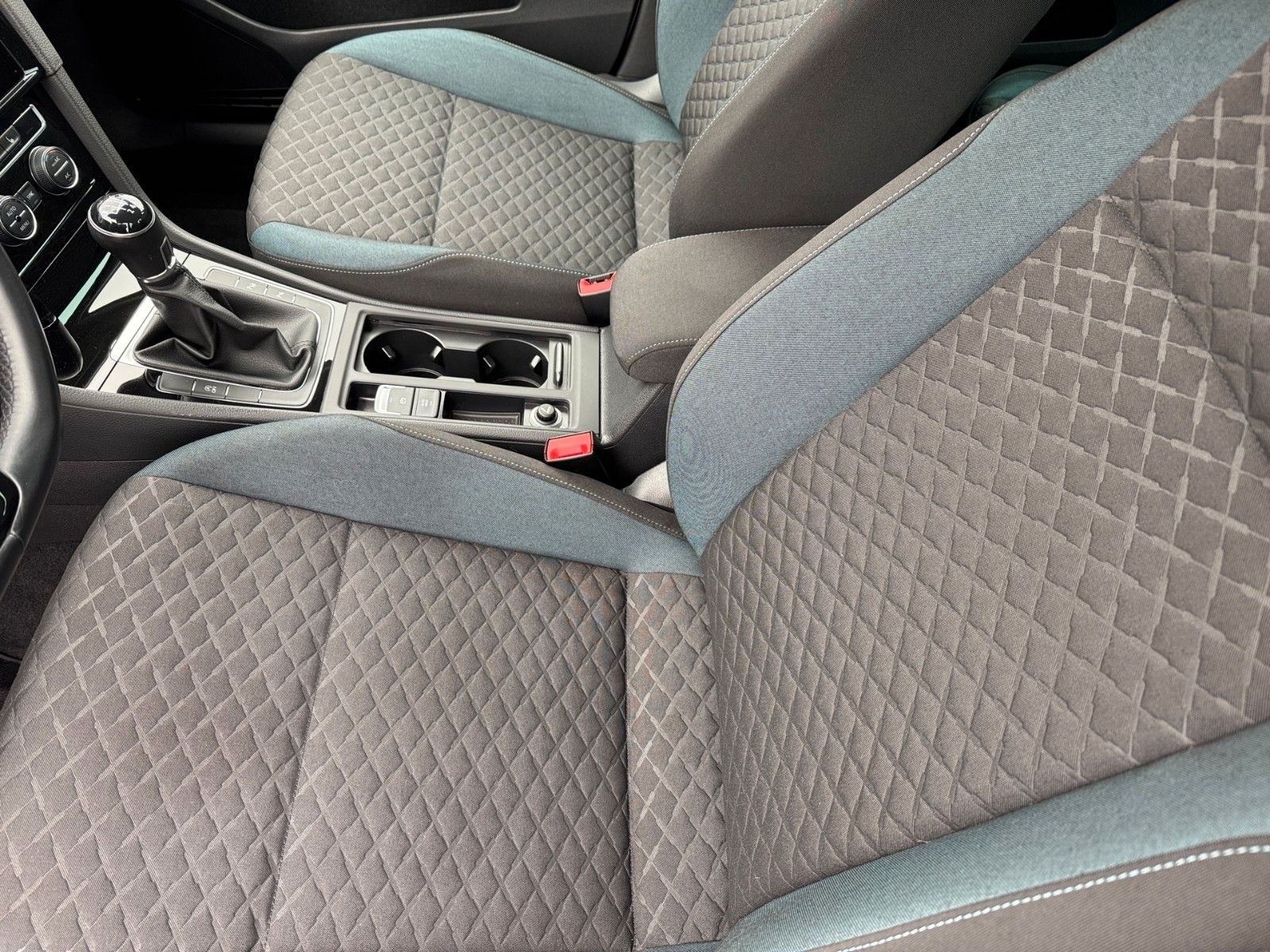 Fahrzeugabbildung Volkswagen Golf VII Lim. IQ.DRIVE