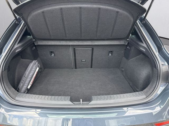 Leon E-HYBRID *NAVI+LED+PDC+FAHRASSISTENZPAKET*