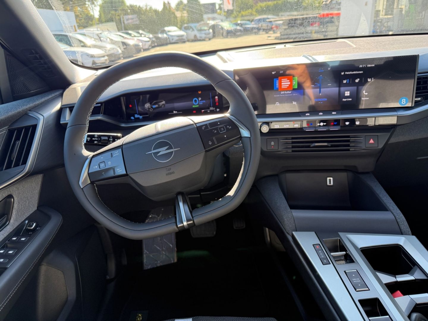 Fahrzeugabbildung Opel Grandland 1.6 Plug-in-Hybrid mit AHK+Allwetter