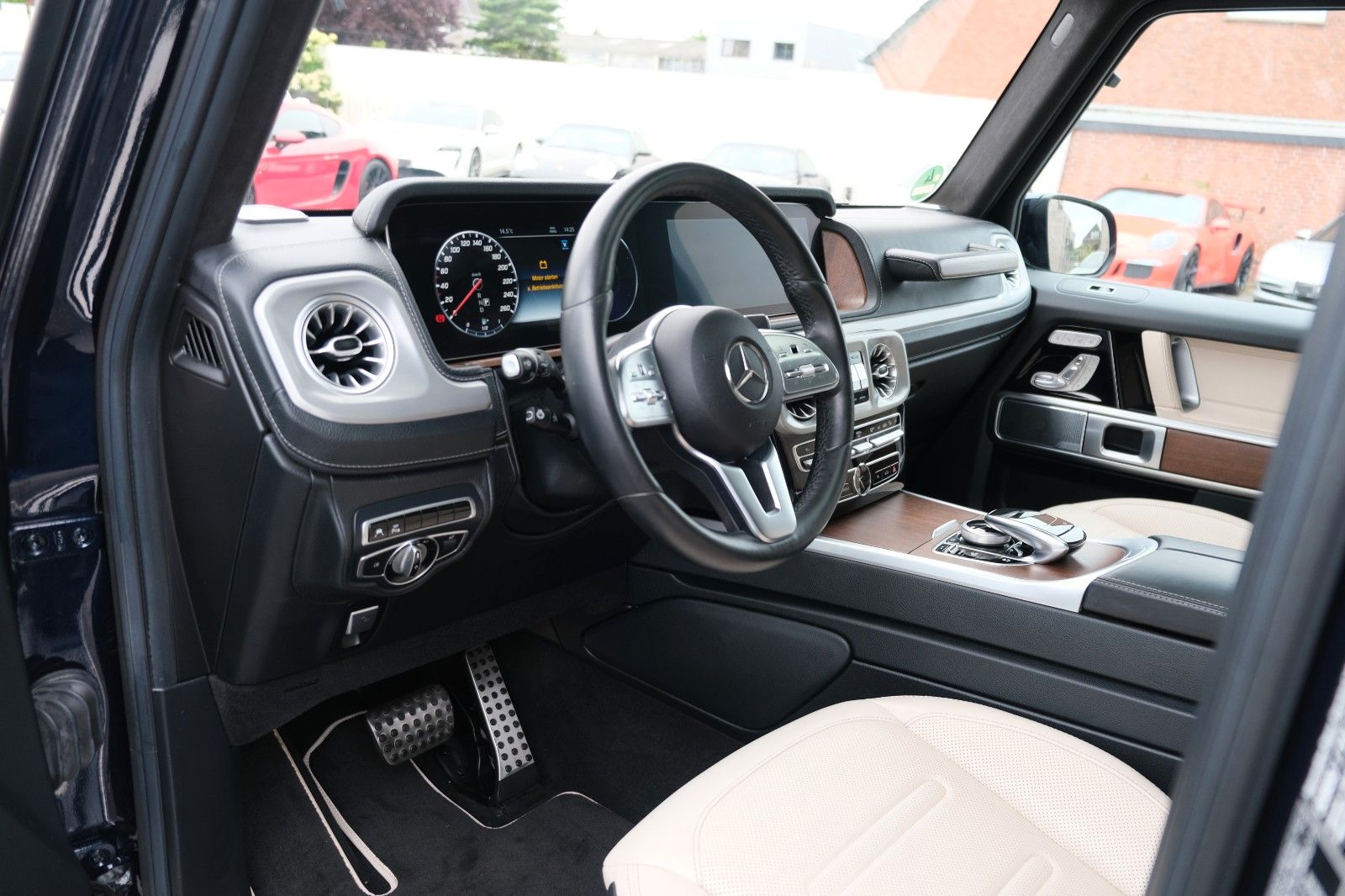 Fahrzeugabbildung Mercedes-Benz G 500/Massage/Distr/Burm/Stdhzg/LED/Fond Ent.
