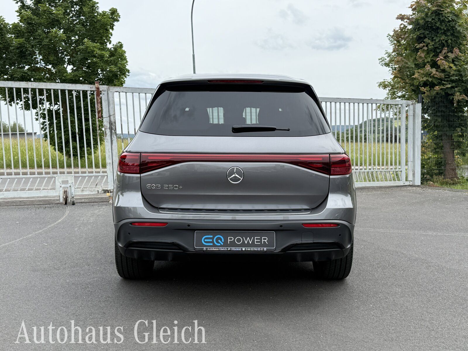 Fahrzeugabbildung Mercedes-Benz EQB 250 + AMG Line Navi/KEYLESS-Go-Paket/Klima