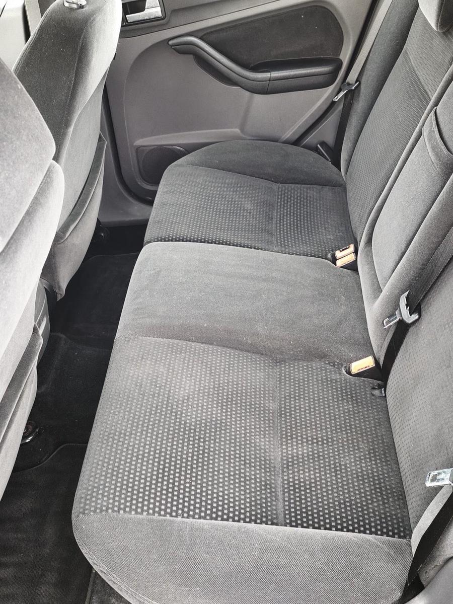 Ford Focus 2005 — photo 12