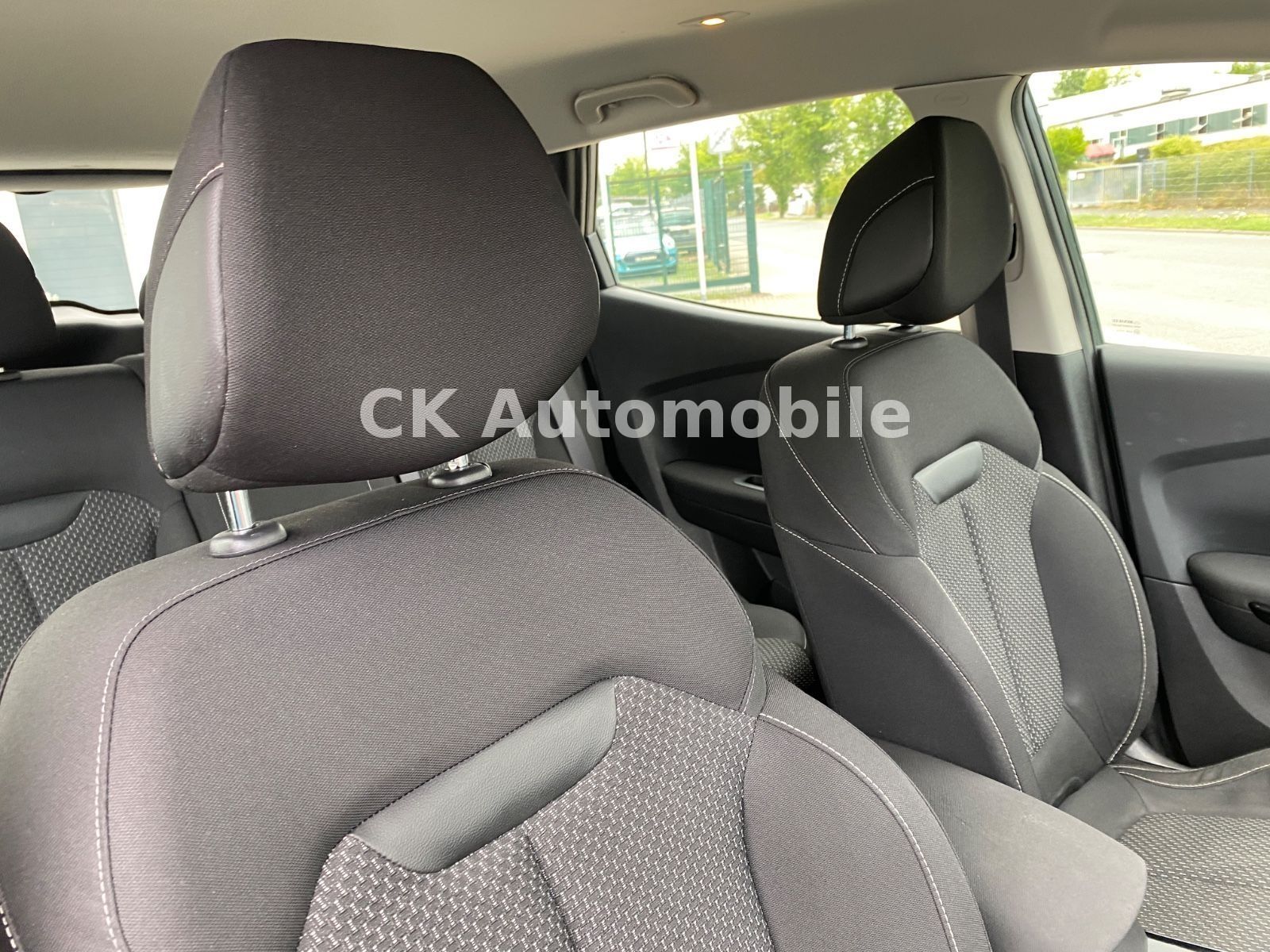 Fahrzeugabbildung Renault Kadjar Life 1.2 TCe/Klima/Tempomat/PDC/AHK