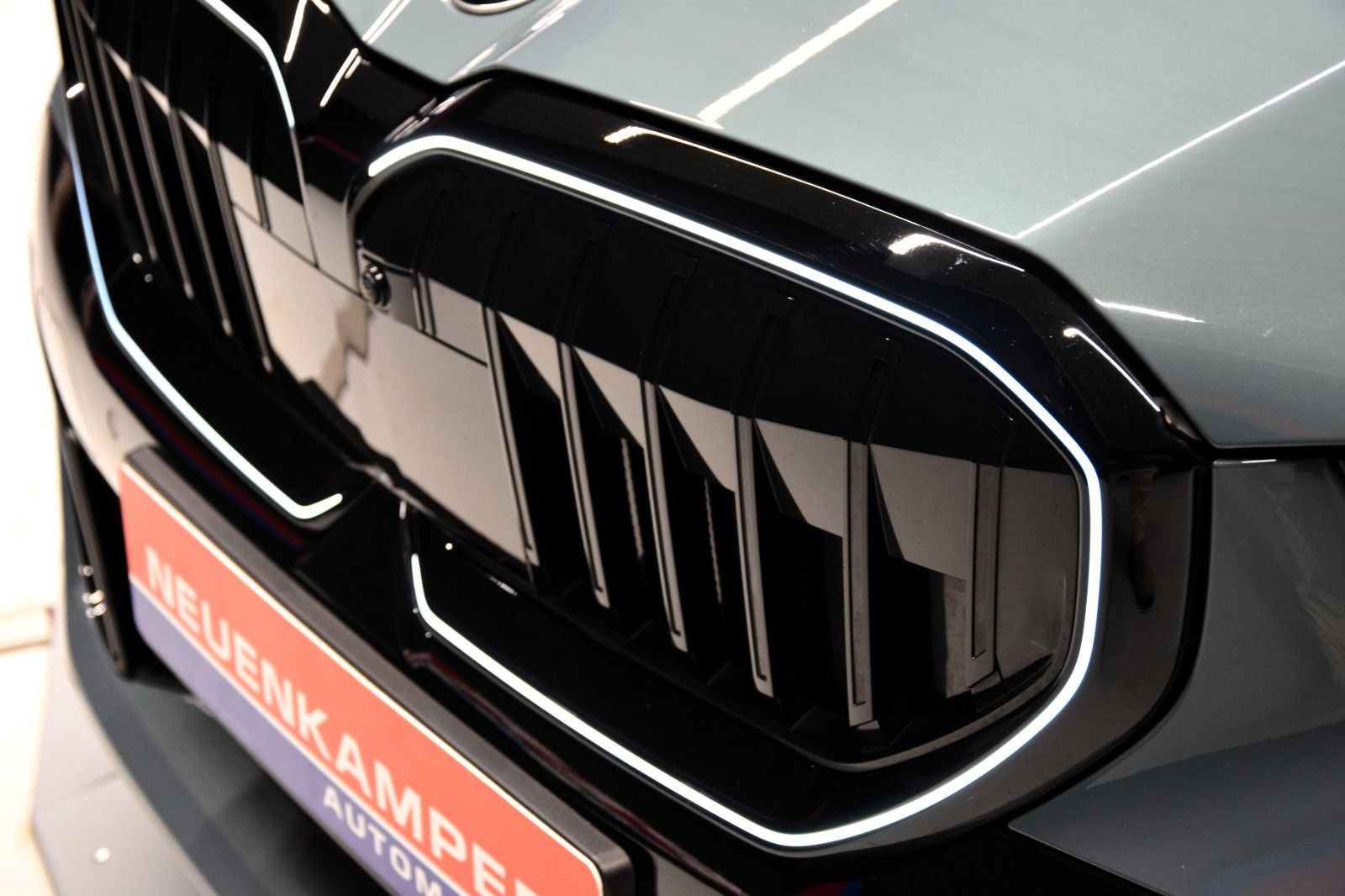 Fahrzeugabbildung BMW 520d xDrive Tour M Sport Pro Iconic Glow Stndhzg