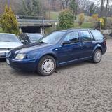 Volkswagen Bora 1.9 TDI/101 CV cat Var. Trendlin - blaue Volkswagen Bora