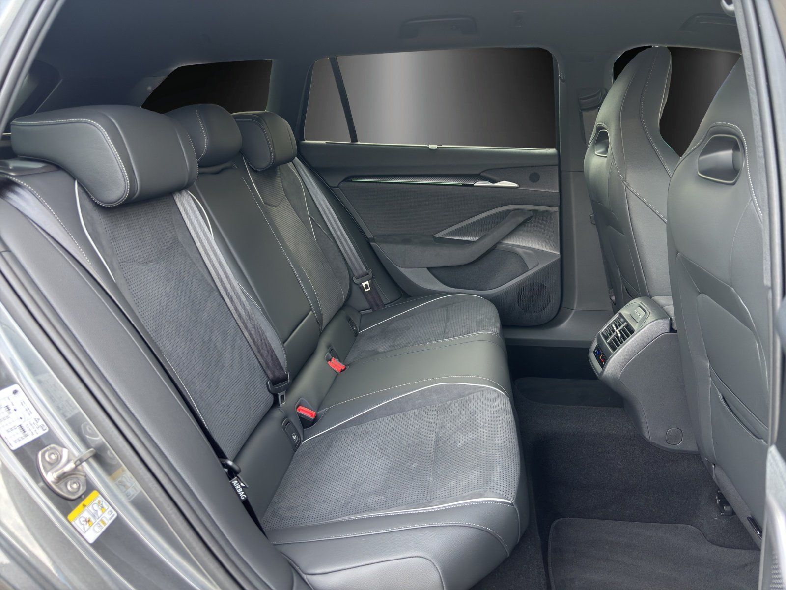 Fahrzeugabbildung SKODA Superb Combi Sportline 2,0 TSI 150 kW DSG