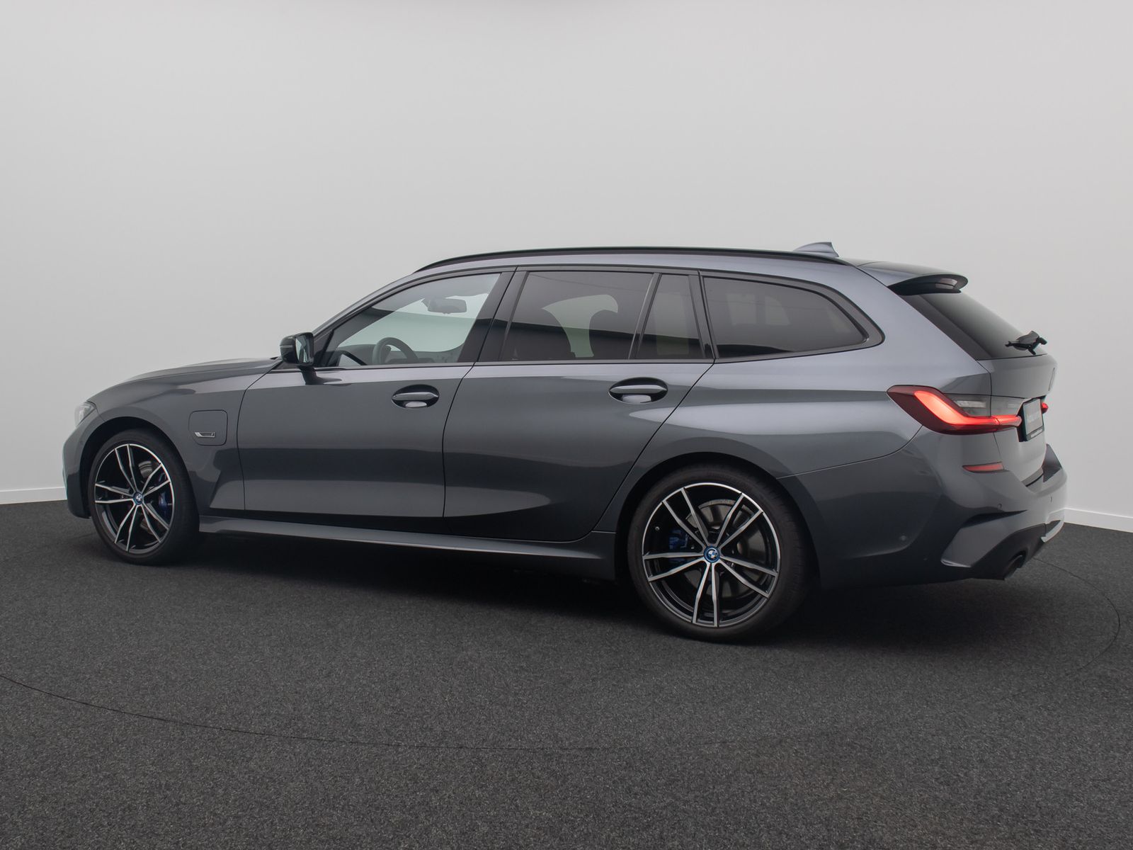 Fahrzeugabbildung BMW 330e M Sport Laser DAB HUD 360° Panorama AHK 19"