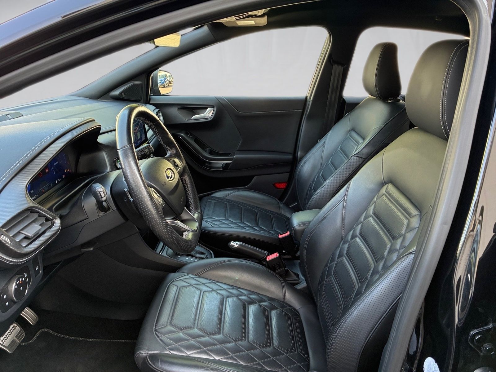 Fahrzeugabbildung Ford Puma 1.0 EcoBoost Automatik ST-Linie Vignale LED