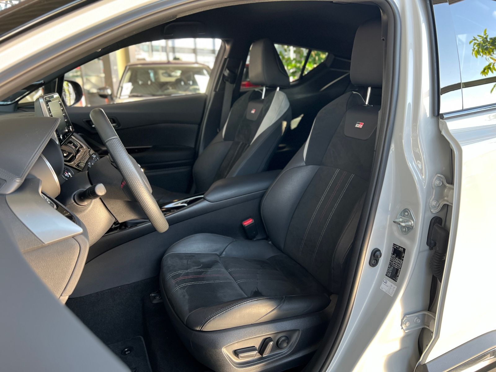 Fahrzeugabbildung Toyota C-HR Hybrid GR Sport AHK LED NAV SHZ ALU