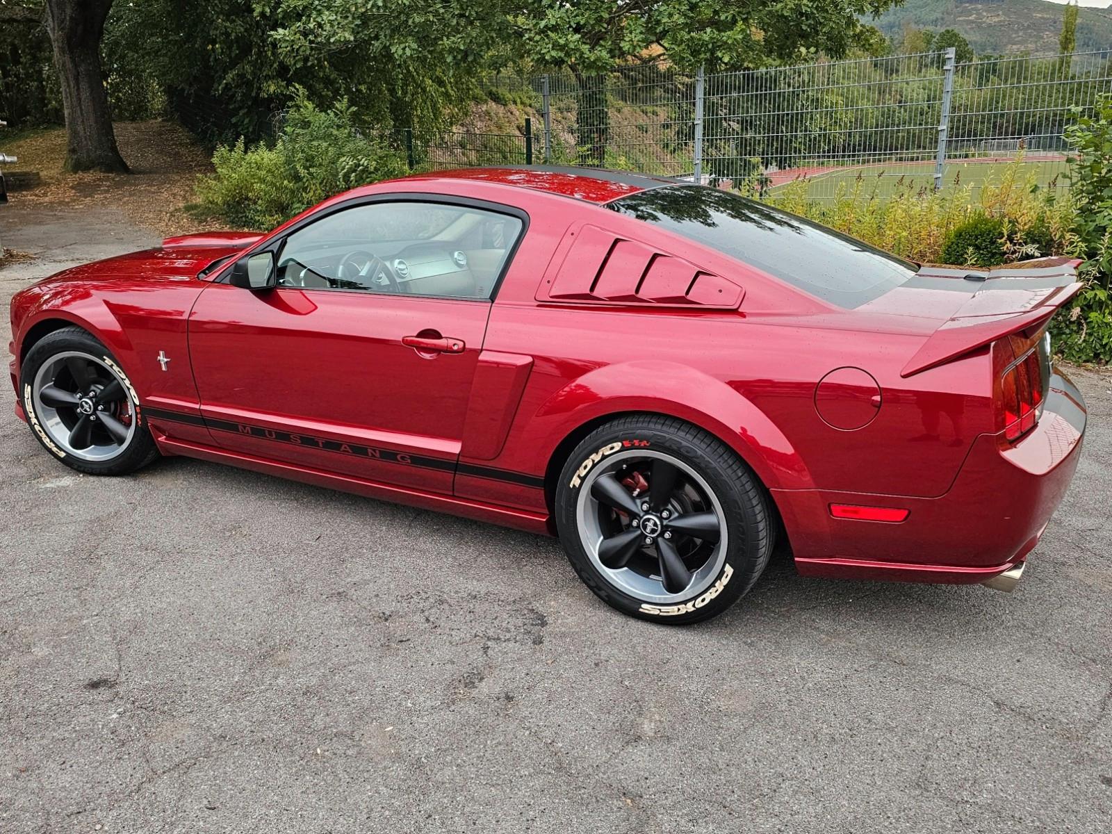 Ford Mustang GT   V8 - Handschalter!