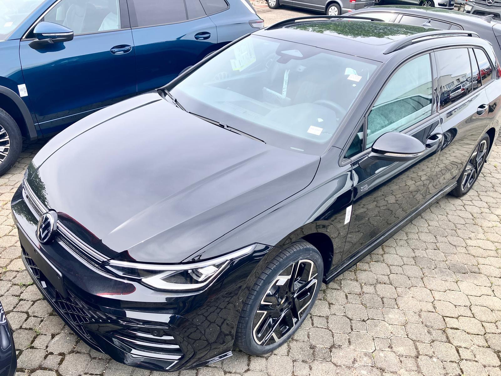 Volkswagen Golf 1.5 eTSI DSG R-Line Variant+Panorama+18"Zol