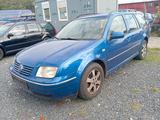 Volkswagen Bora 2.0 Edition Variant - blaue Volkswagen Bora