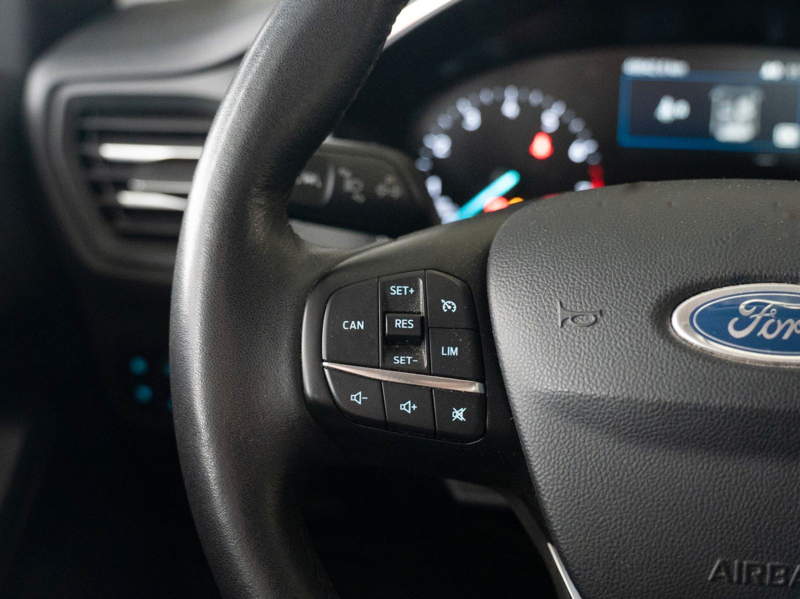 Fahrzeugabbildung Ford Focus Turnier Active WINTER-P/AHK/NAVI/KEYFREE