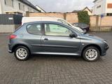 Peugeot 206  (1.4 75 ps tüv 26 April - Peugeot 206 in Frankfurt (Main)