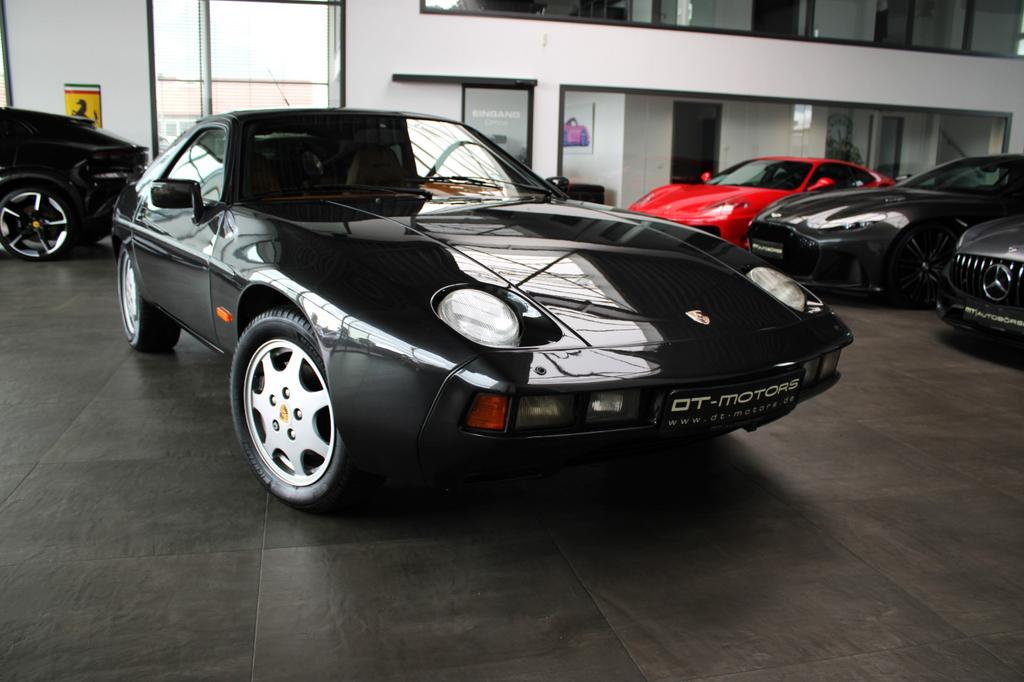 Porsche 928