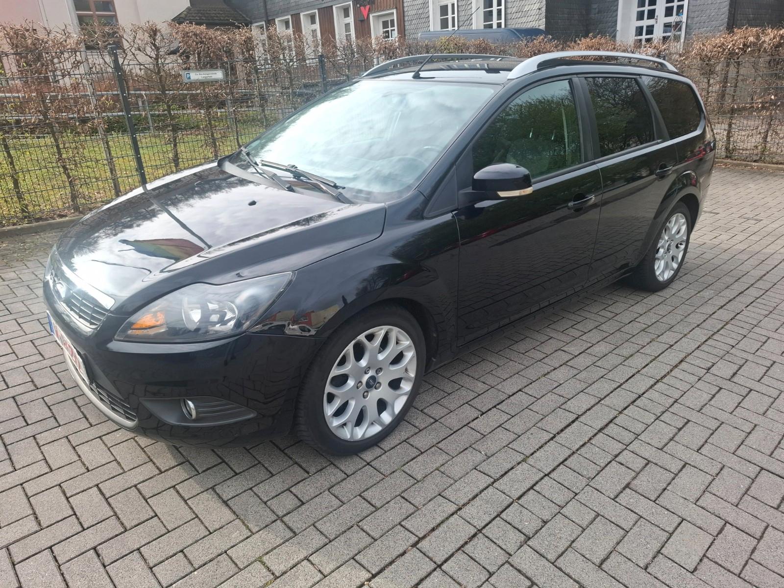 Ford Focus Turnier Sport 1 HAND  SCHECKHEFT