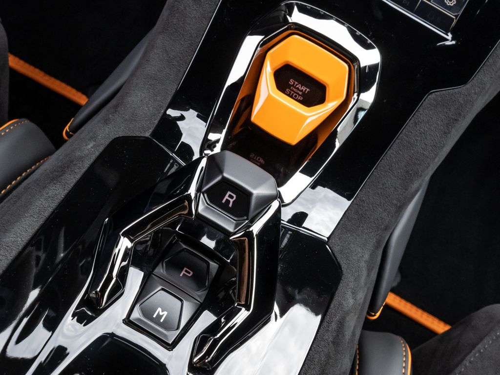 LAMBORGHINI Huracán 2024