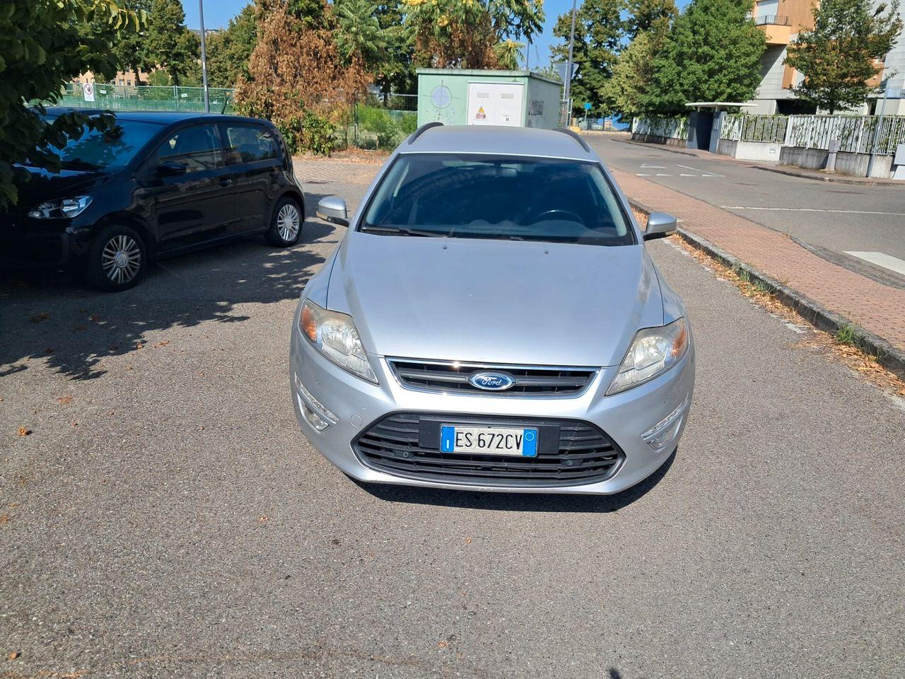 Ford Mondeo 2013 — interior