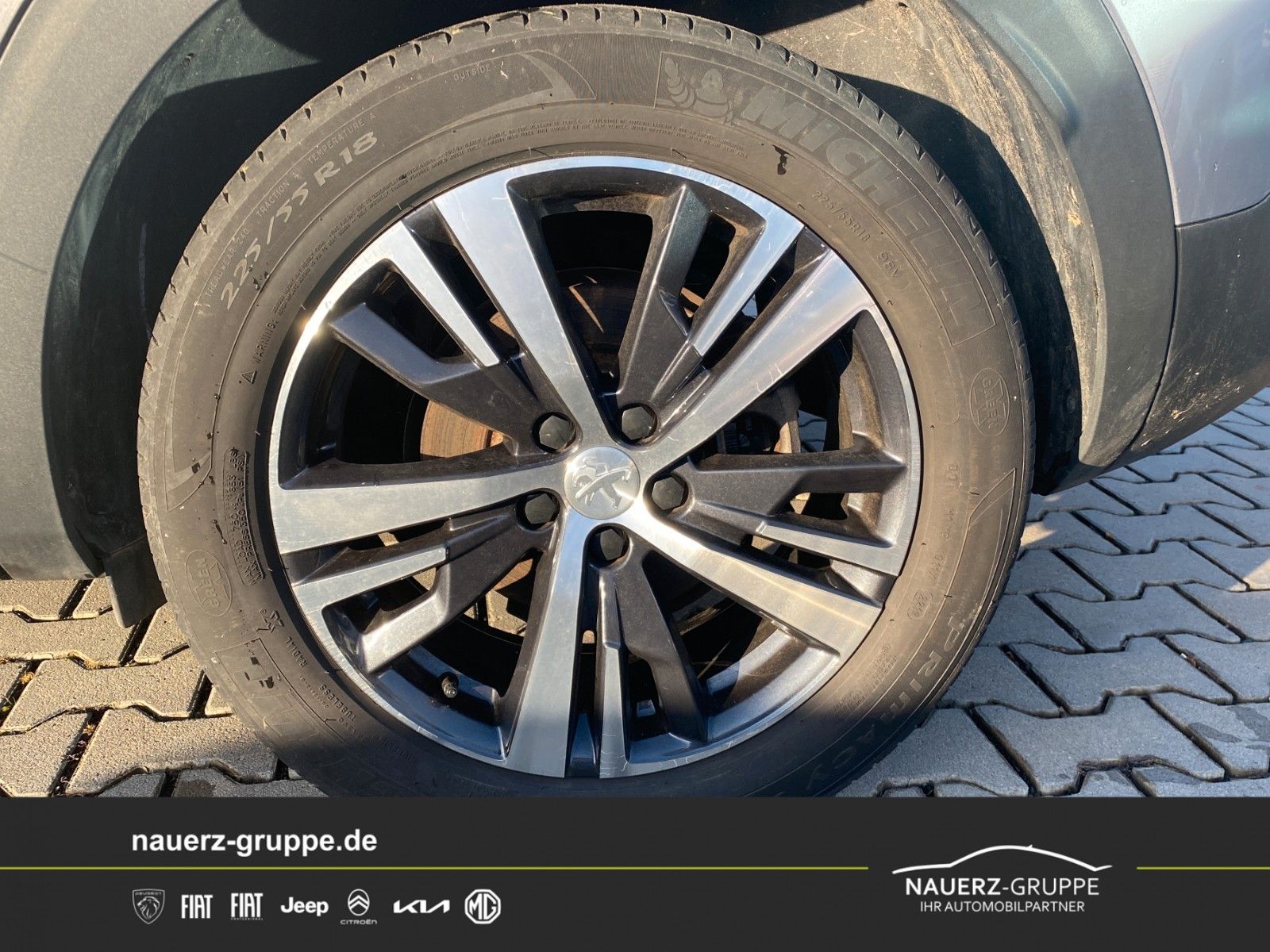 Fahrzeugabbildung Peugeot 3008 Allure Pure Tech 130